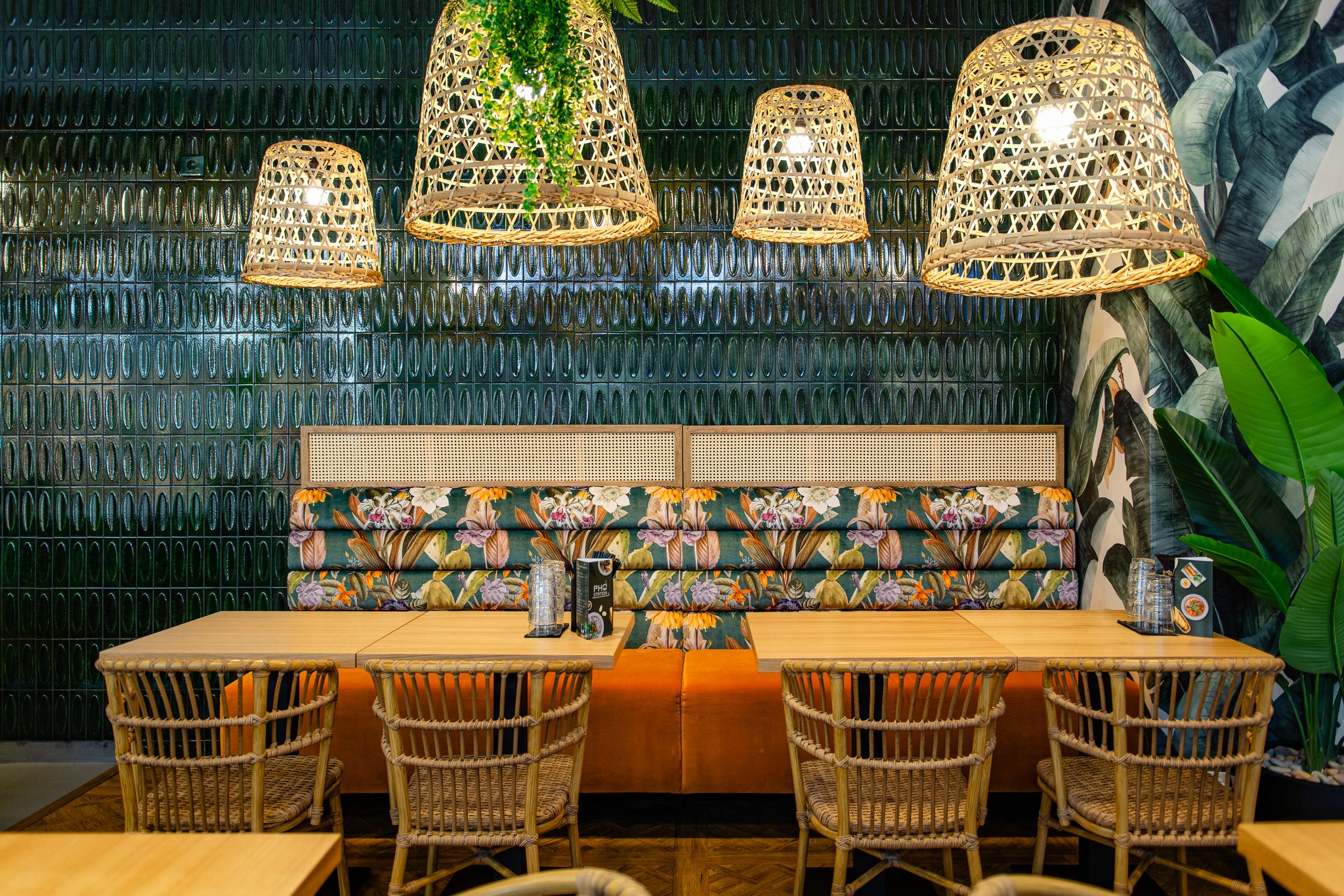 Pho Station Sello seating area